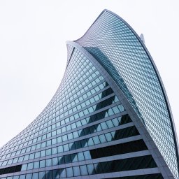 gray concrete high-rise building