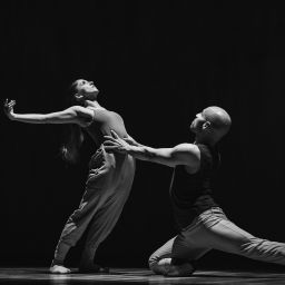 Danza contemporánea by Ariel Salgado on Unsplash
