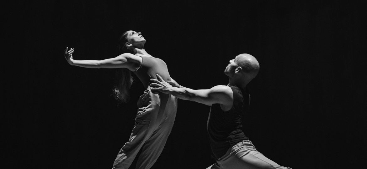Danza contemporánea by Ariel Salgado on Unsplash